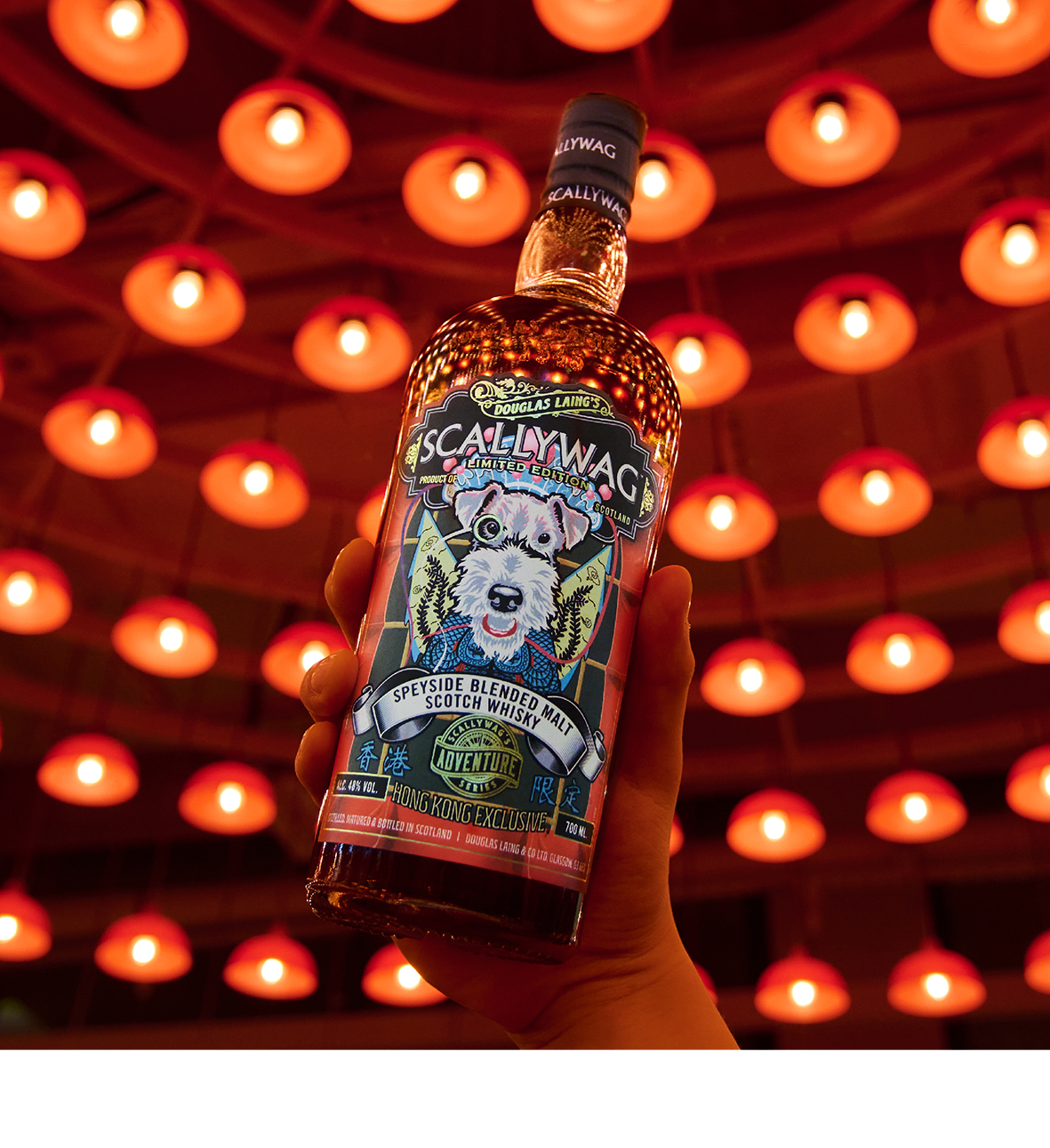 繼九龍皇帝書法、香港的士後,我們選用了戲曲粵劇作為第三版香港限定 Scallywag 酒標主題。